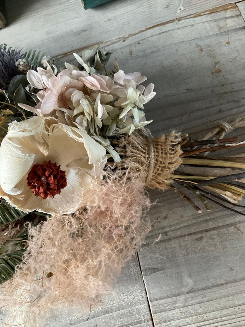 バンクシアメンジーシーとココフラワーの大人スワッグ