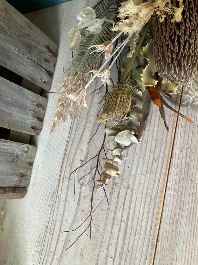 バンクシアメンジーシーとココフラワーの大人スワッグ