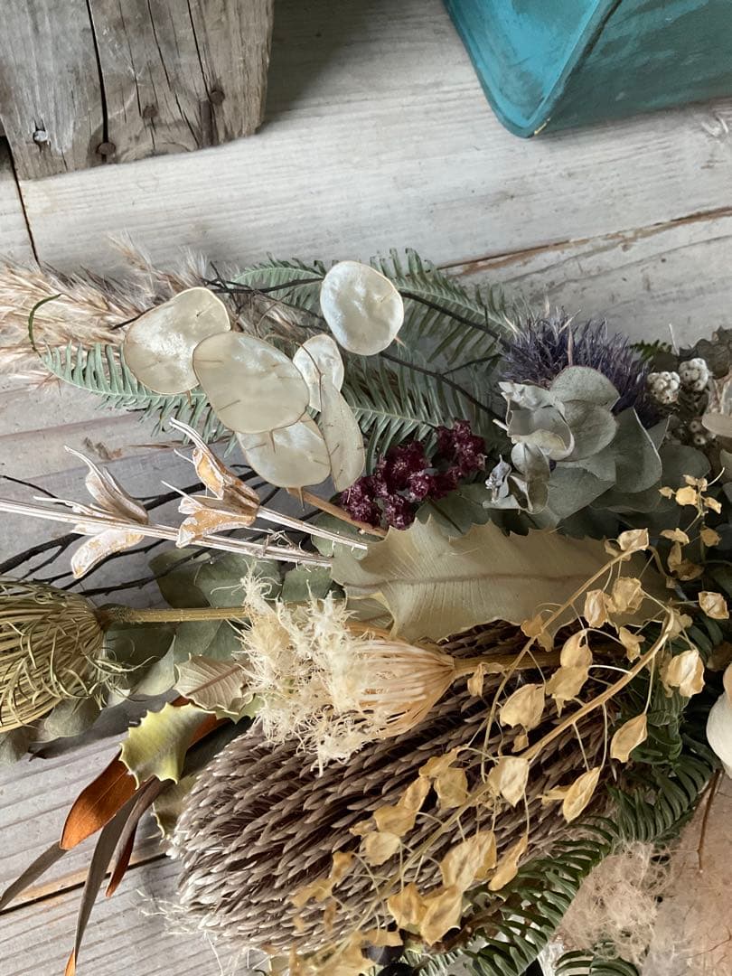 バンクシアメンジーシーとココフラワーの大人スワッグ