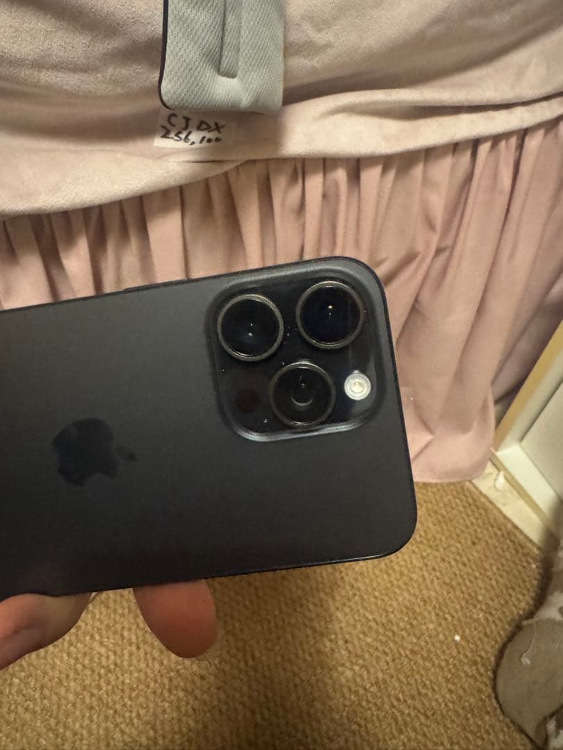 海外版 iPhone 15 Pro Max 512GB，美品，バッテリーは95%