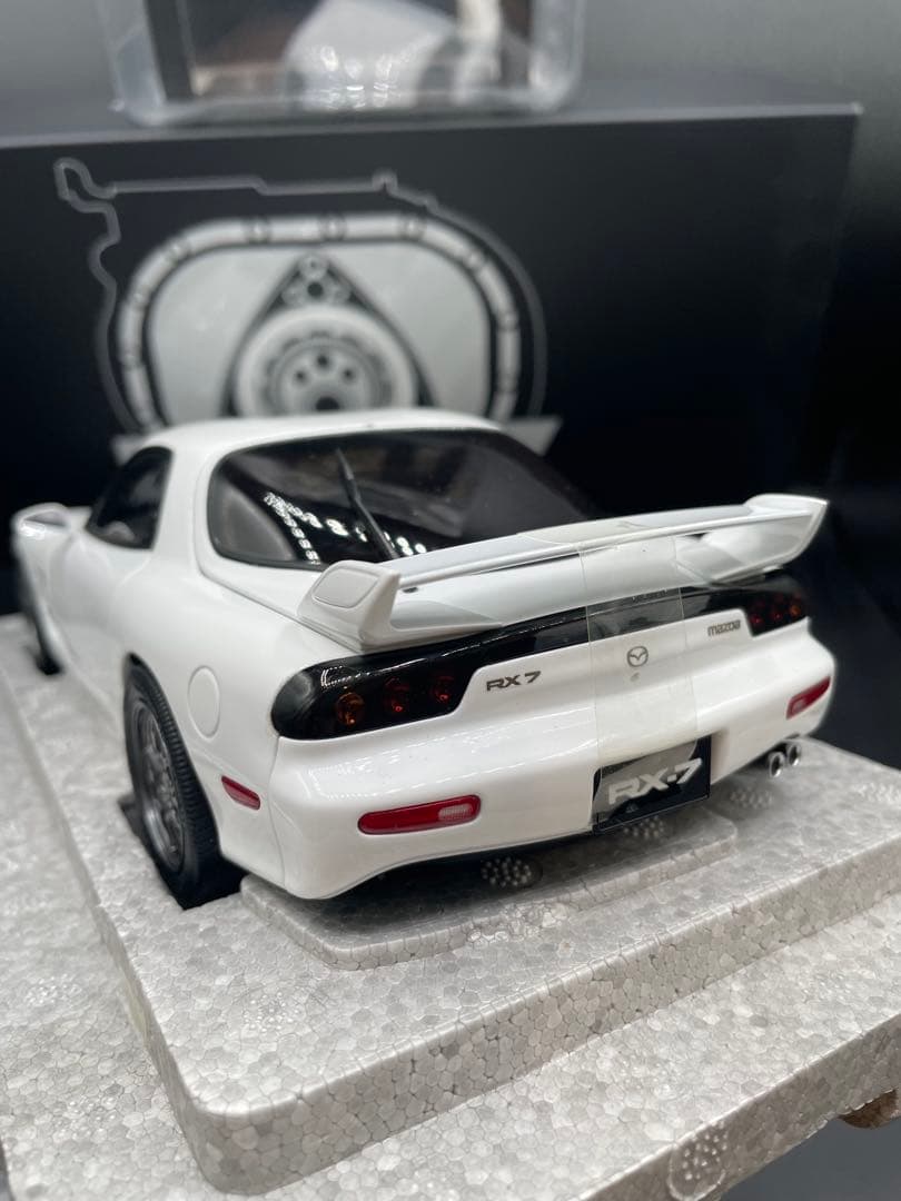 RX-7 1/18スケールモデル