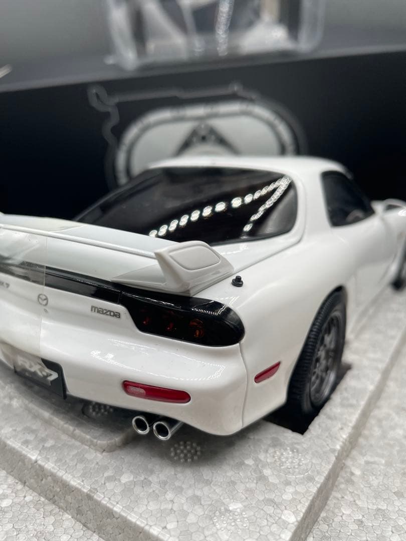 RX-7 1/18スケールモデル