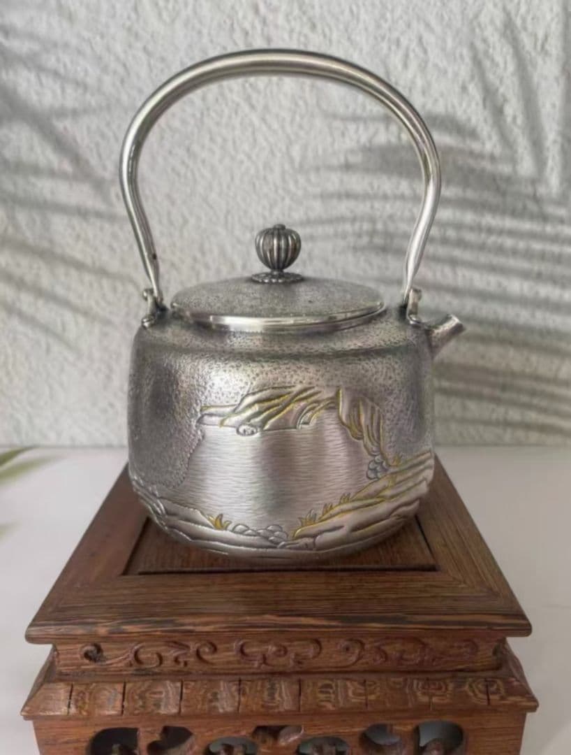 銀製彫刻ポット 中型