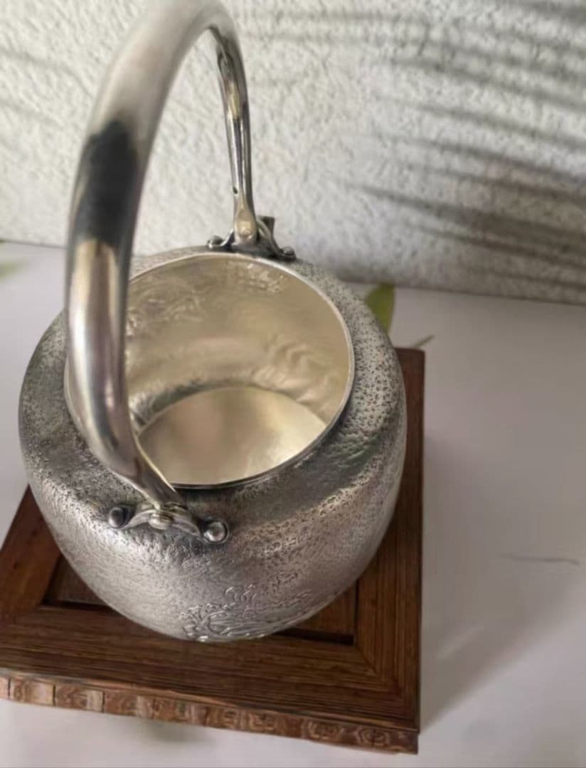 銀製彫刻ポット 中型