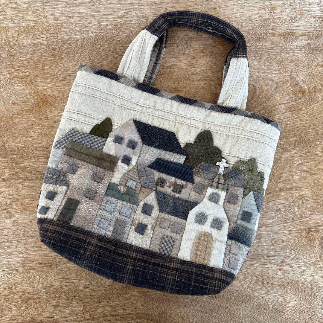 パッチワークキルト　教会のある街並み　トートバック　ハンドメイド