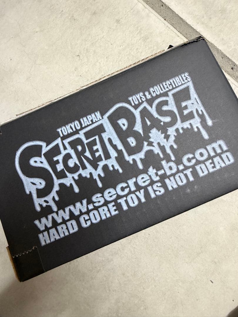 SECRET BASE ウルトラQ フィギュア ゴールド　スケルトン　カネゴン
