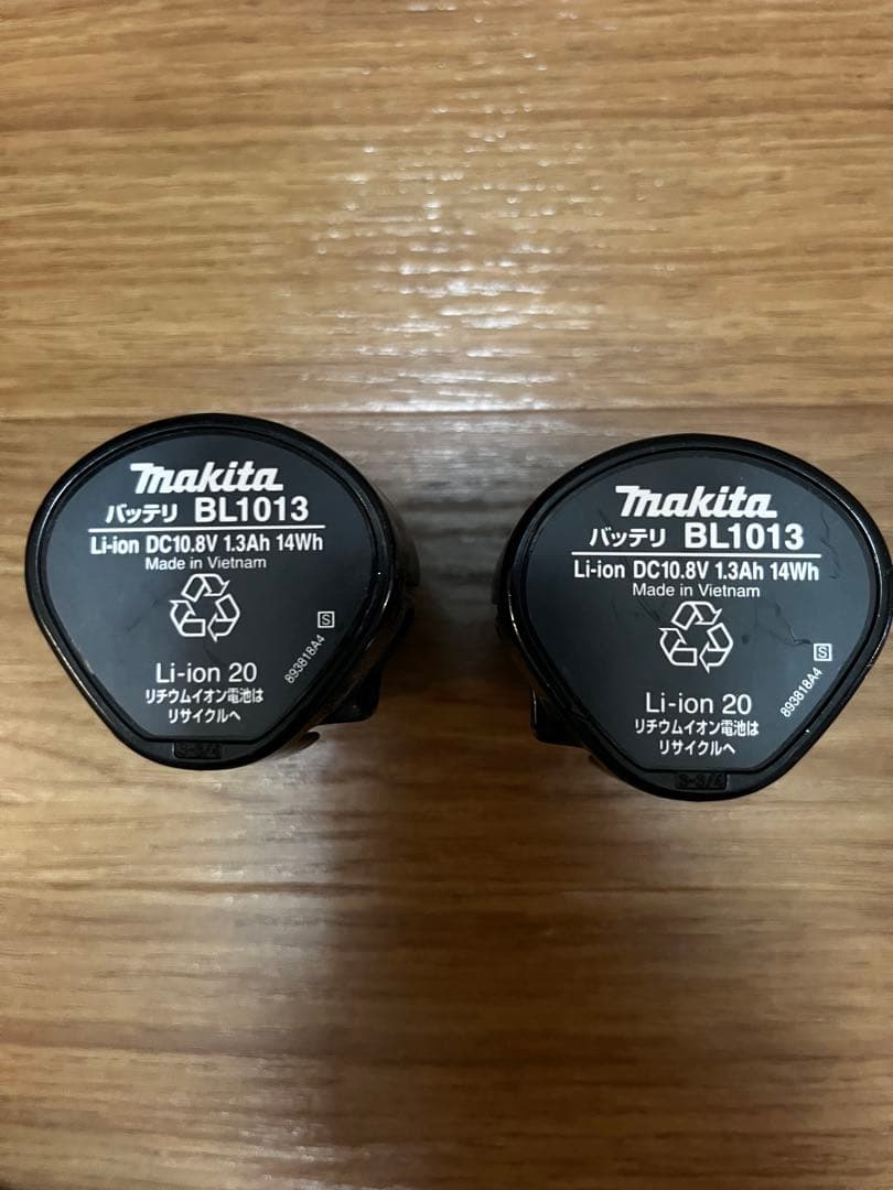 Makita マキタCL100D 10.8V 掃除機　2本セット＋充電器2点