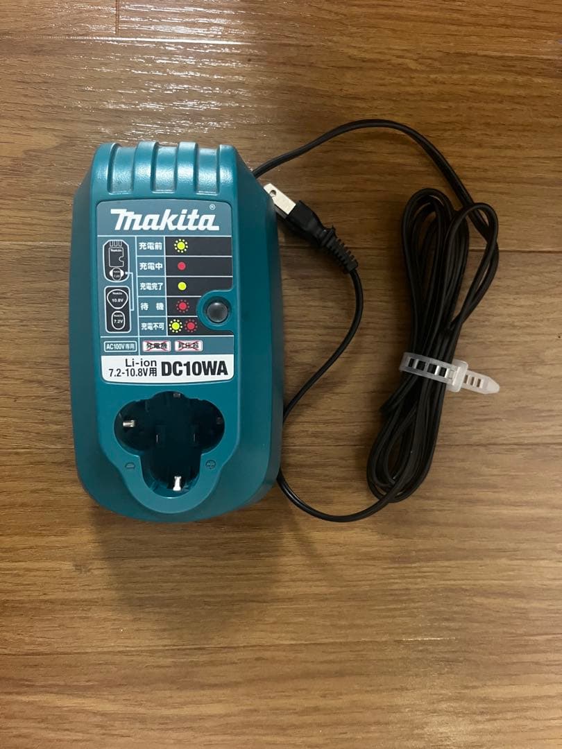 Makita マキタCL100D 10.8V 掃除機　2本セット＋充電器2点