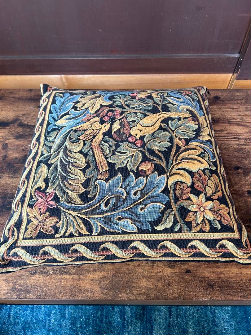 ベルギー産　高級クッション　3個セット　単品販売可能