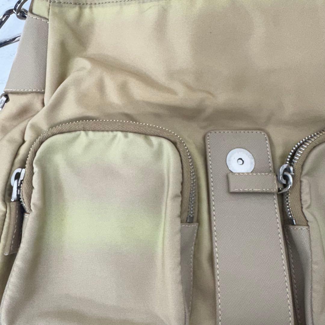 ✨PRADA✨プラダ✨ナイロン✨三角ロゴプレート✨ベージュ✨ショルダーバッグ✨