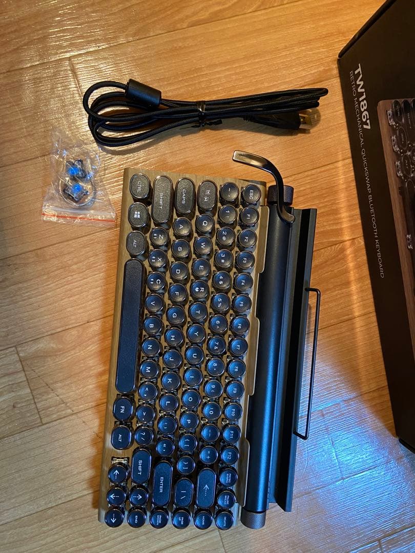 TW1867 レトロメカニカルキーボード 本体　タイプライター風キーボード