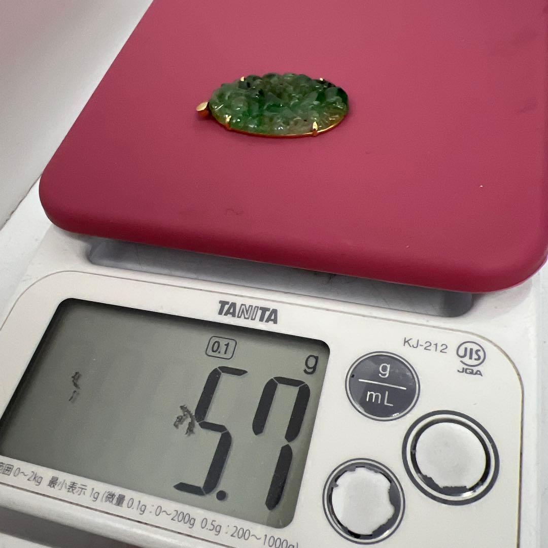 本翡翠　抜群の透明度　極上透彫ネックレストップ　K18刻印台座　箱付