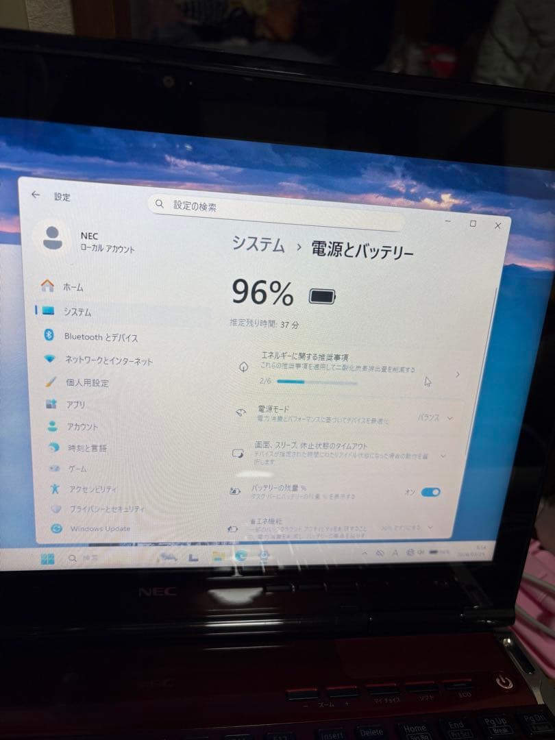 NEC LaVie 赤色ノートPC