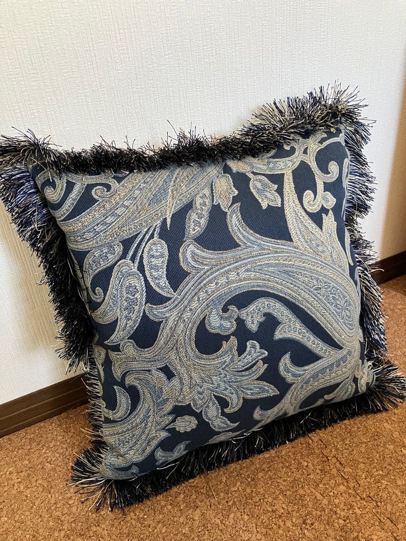 ジェニファーテイラー 収納付スツール＋フリンジクッション