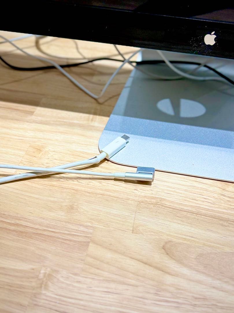 ディスプレイ・モニター本体 Apple Thunderbolt Display (27-inch)