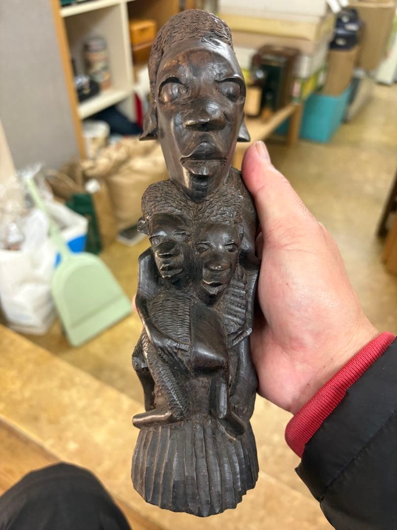 【極上品】マコンデ彫刻 ウジャマ 最高級黒檀（エボニー）一刀彫 22cm