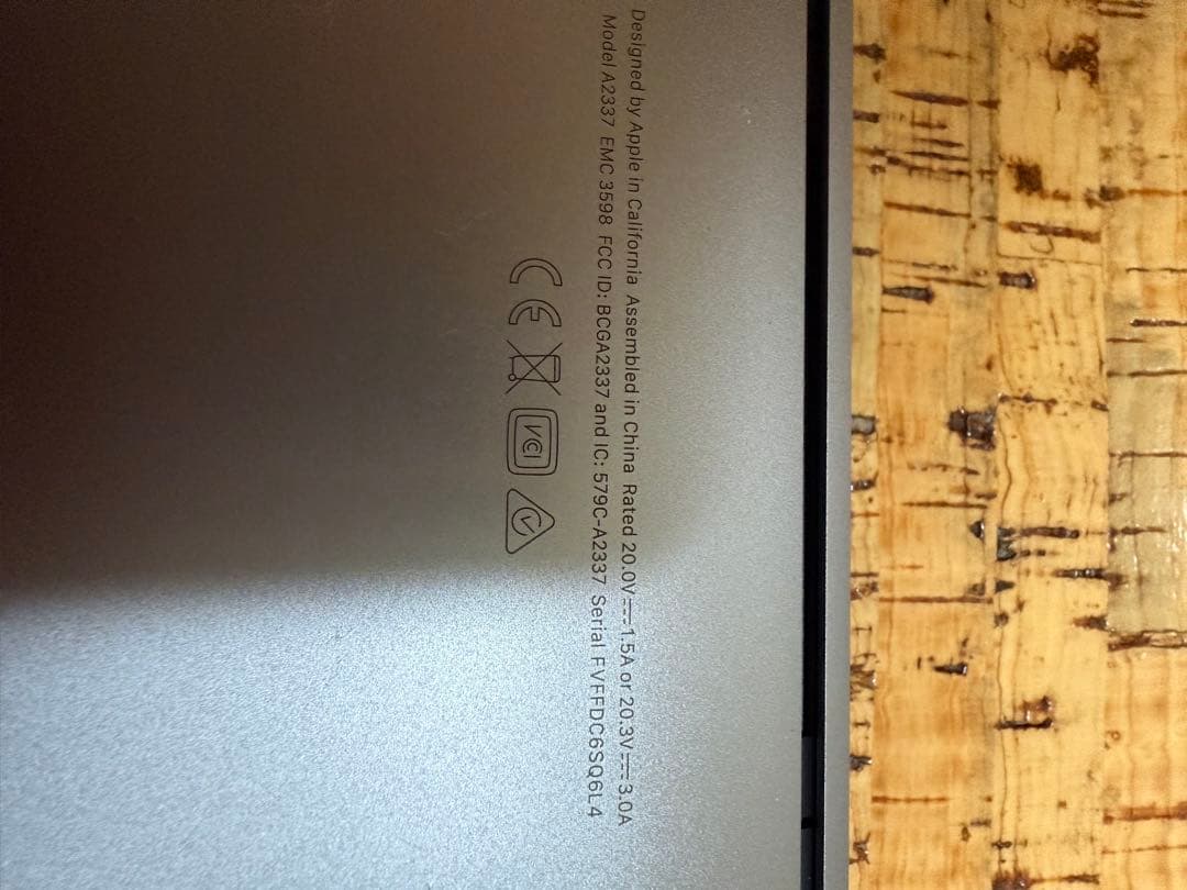 【ほぼ新品】MacBook Air M2020 8GB256 充放電回数1回