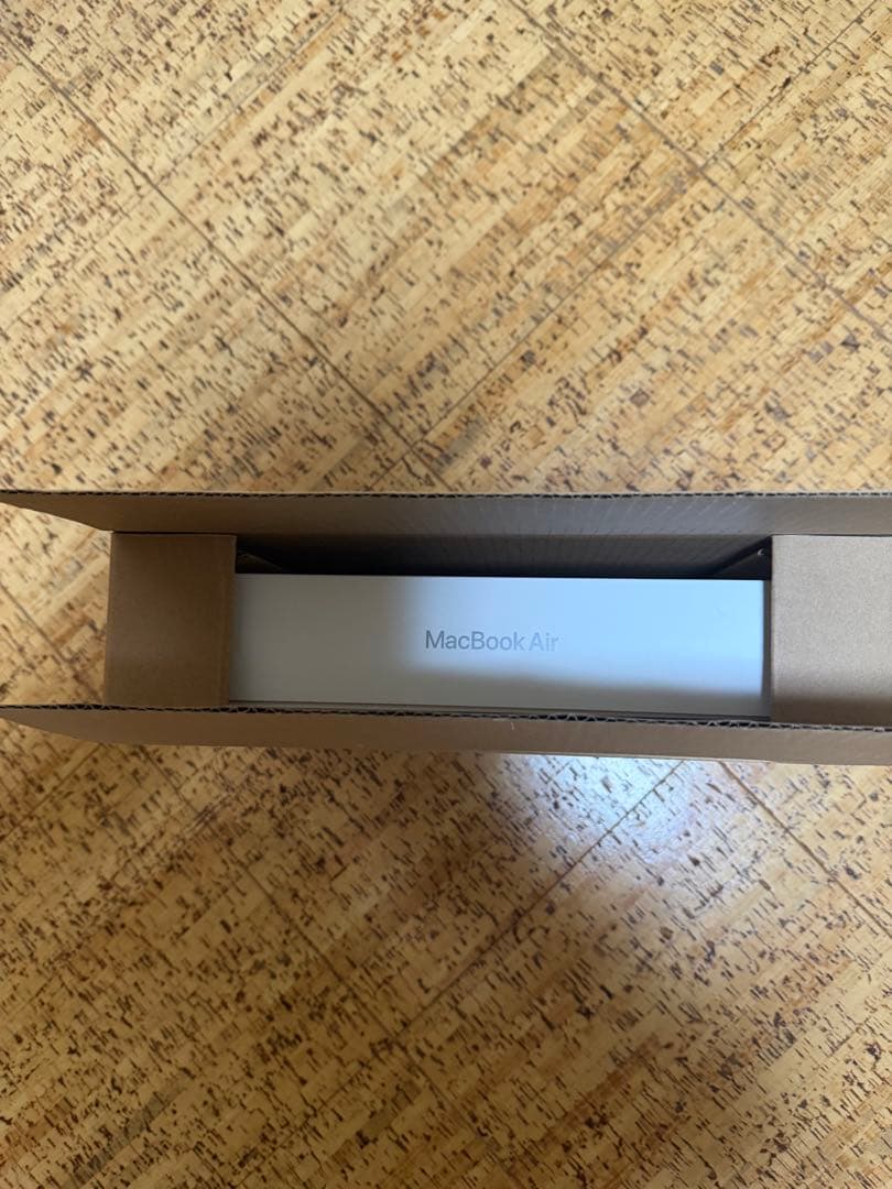 【ほぼ新品】MacBook Air M2020 8GB256 充放電回数1回