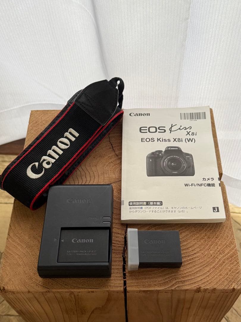Canon EOS Kiss x8i デジタル一眼レフカメラ ダブルレンズキット