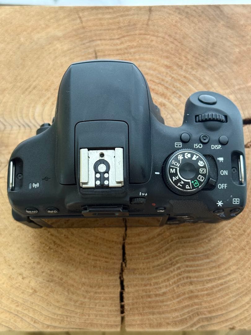 Canon EOS Kiss x8i デジタル一眼レフカメラ ダブルレンズキット