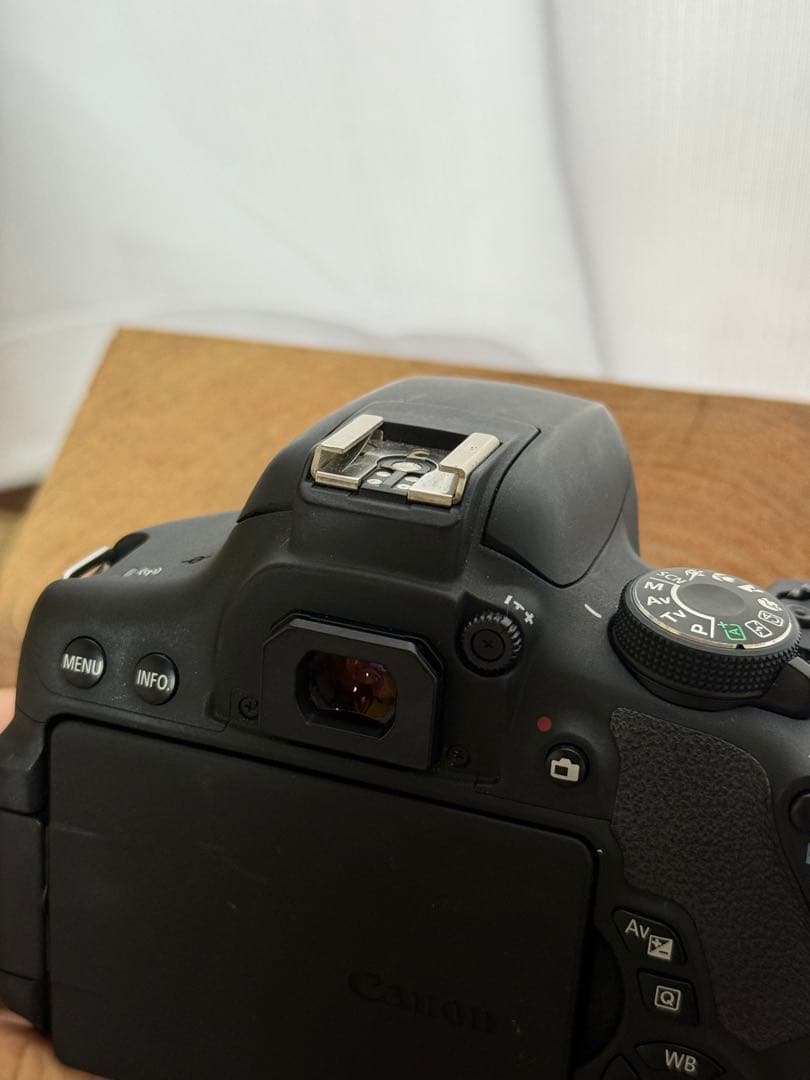 Canon EOS Kiss x8i デジタル一眼レフカメラ ダブルレンズキット