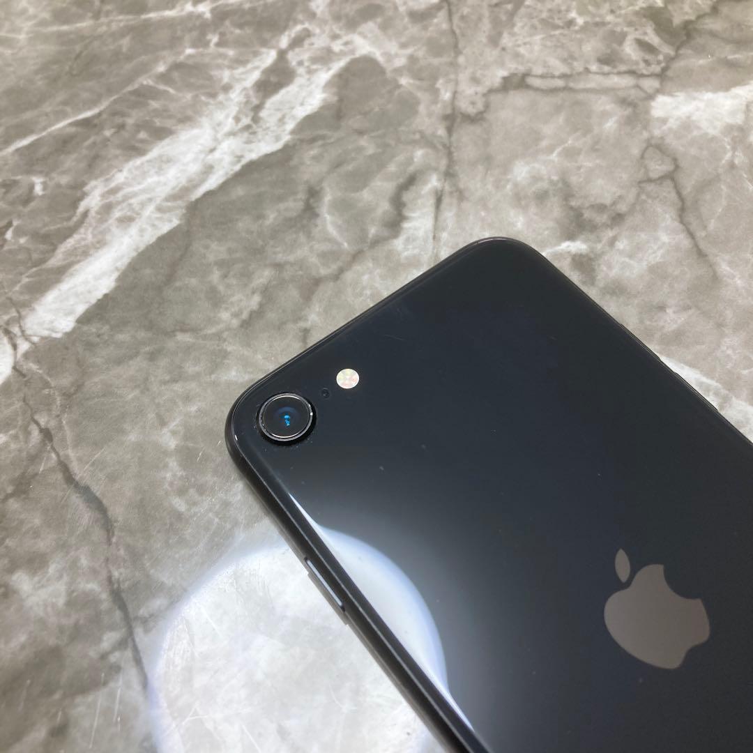 Apple iPhone SE 第二世代 ブラック 本体 クリアケース付き