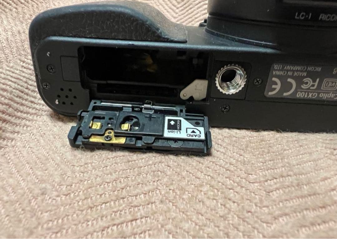 RICOH リコー　Caplio GX100 デジタルカメラ