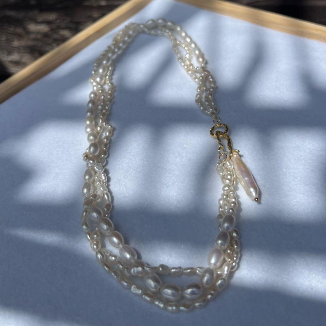 ツイストパールネックレス　パールマンテルネックレス　3連捻りレイヤードネックレス