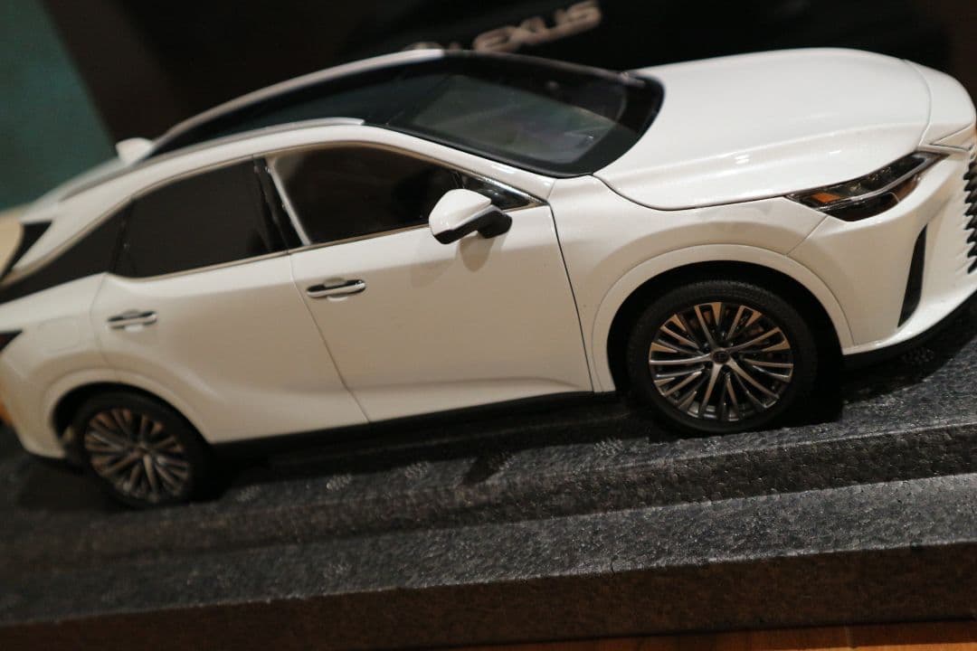 Lexus RX ソニッククォーツ ミニカー 1/18