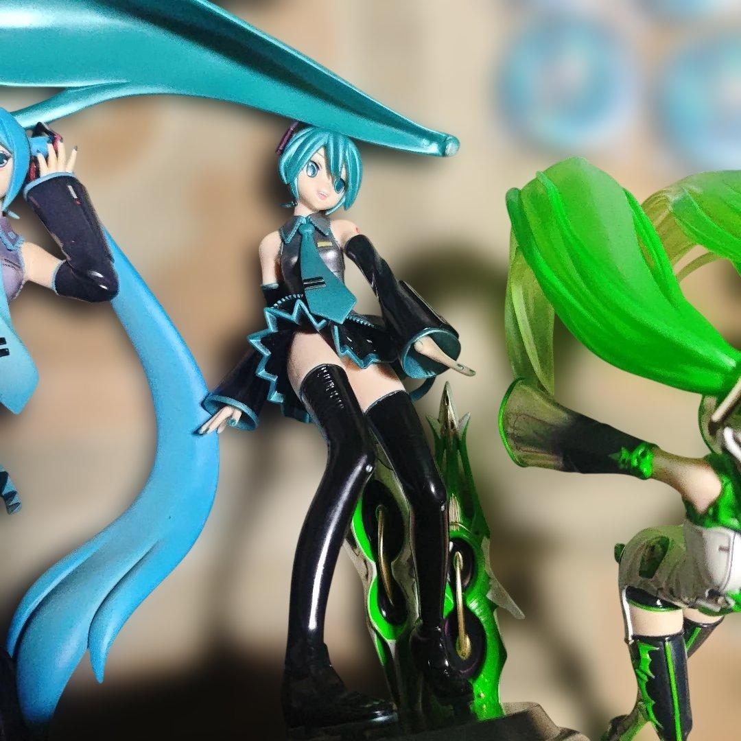 初音ミク ジャンク　フィギュア4体　缶バッジ4個セット