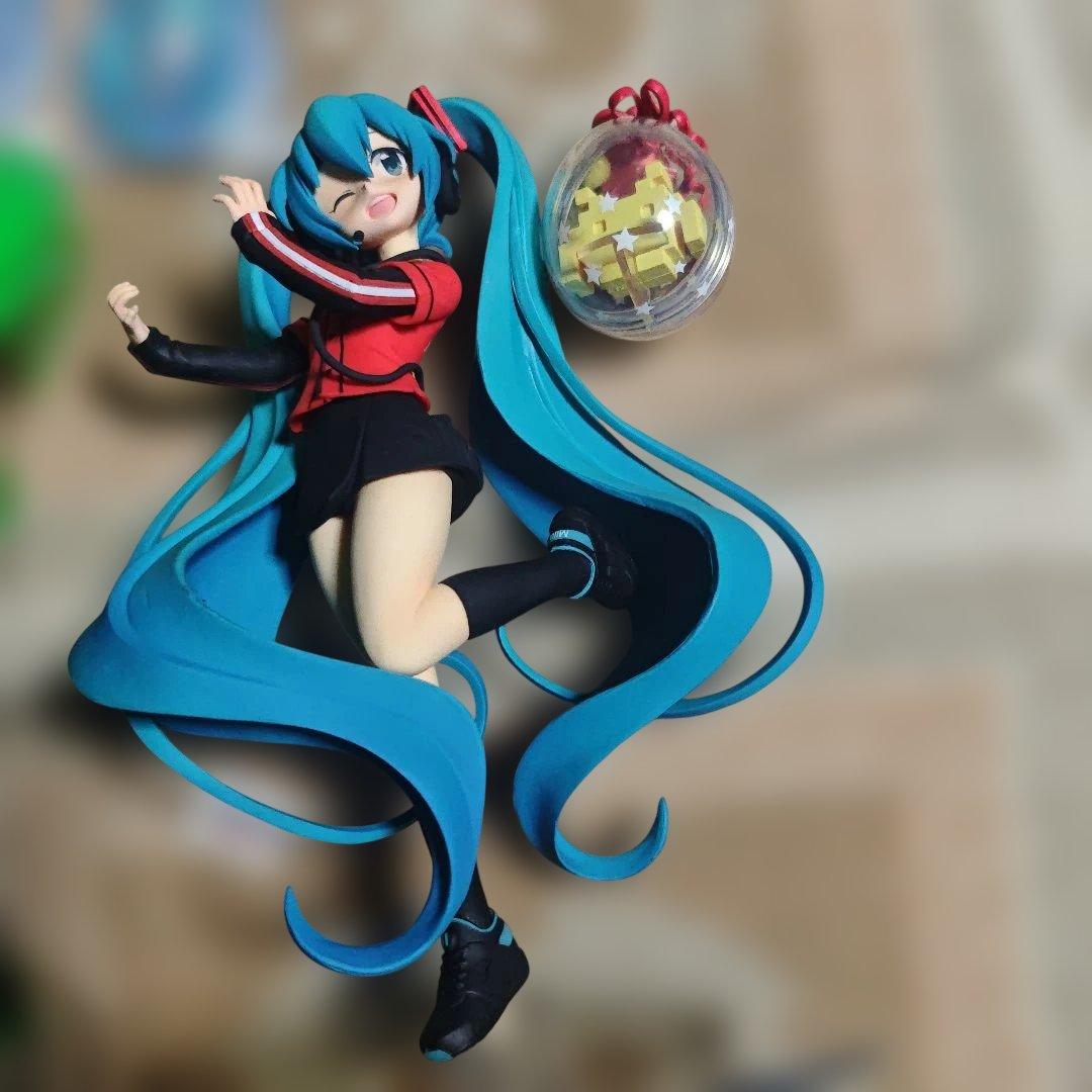 初音ミク ジャンク　フィギュア4体　缶バッジ4個セット