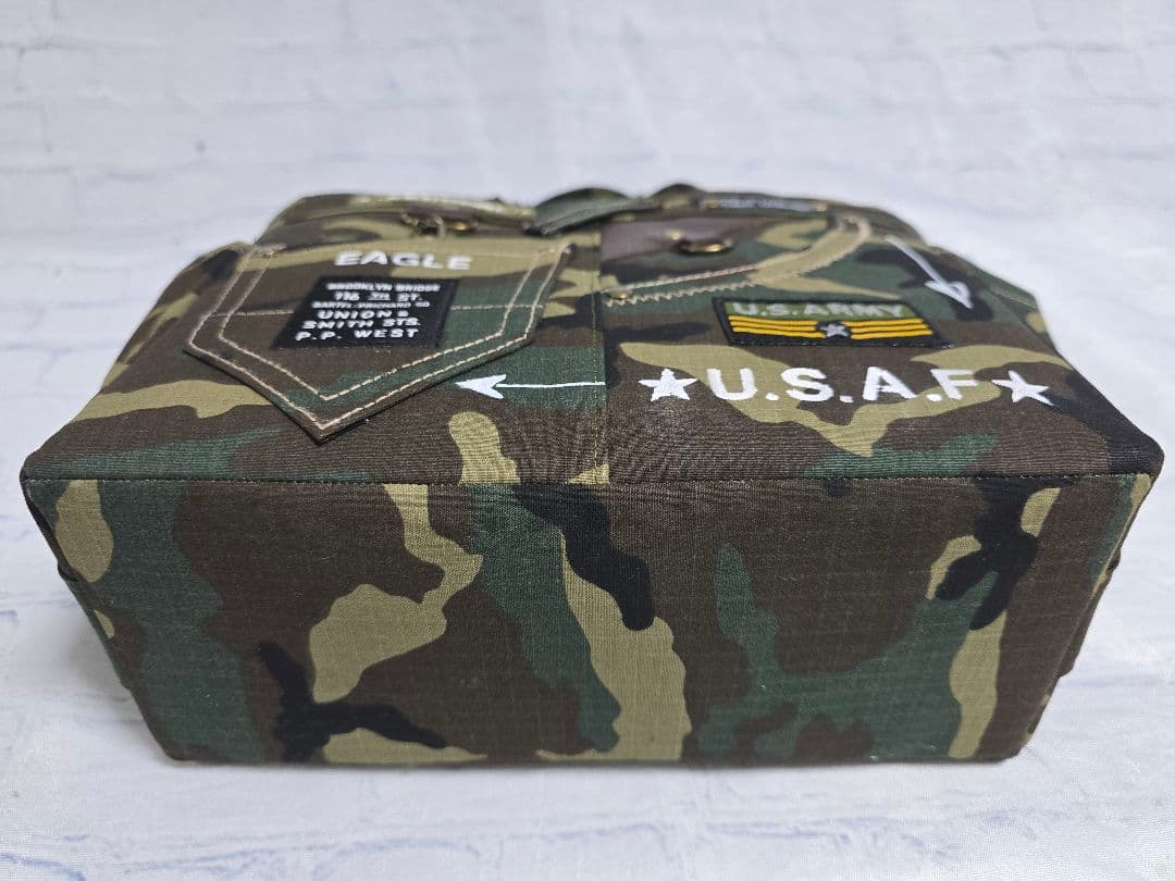 リメイクトートバッグ カモフラ柄 ARMY 底板。ストラップ付き 本革使用