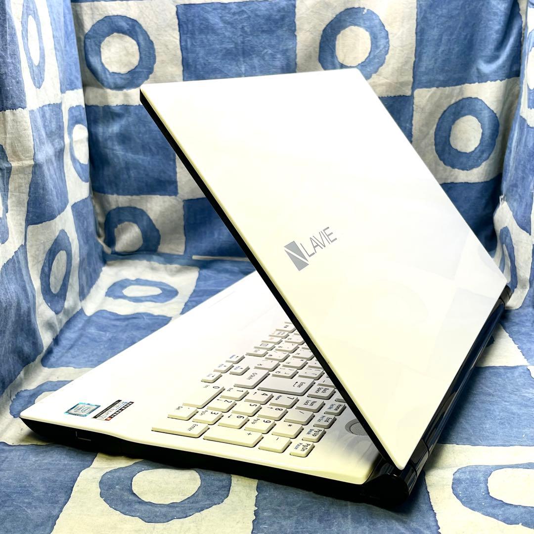 大容量1TBで快適☆人気白ノートパソコン♡ブルーレイ&カメラ！Windows11