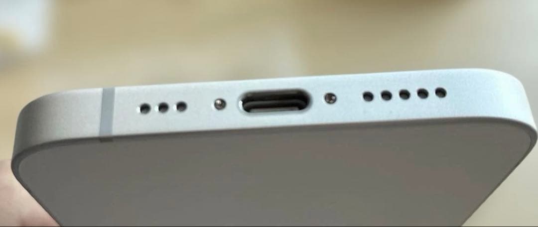 iPhone16e 128GB White ホワイト★美品★ガラスフィルム貼付済
