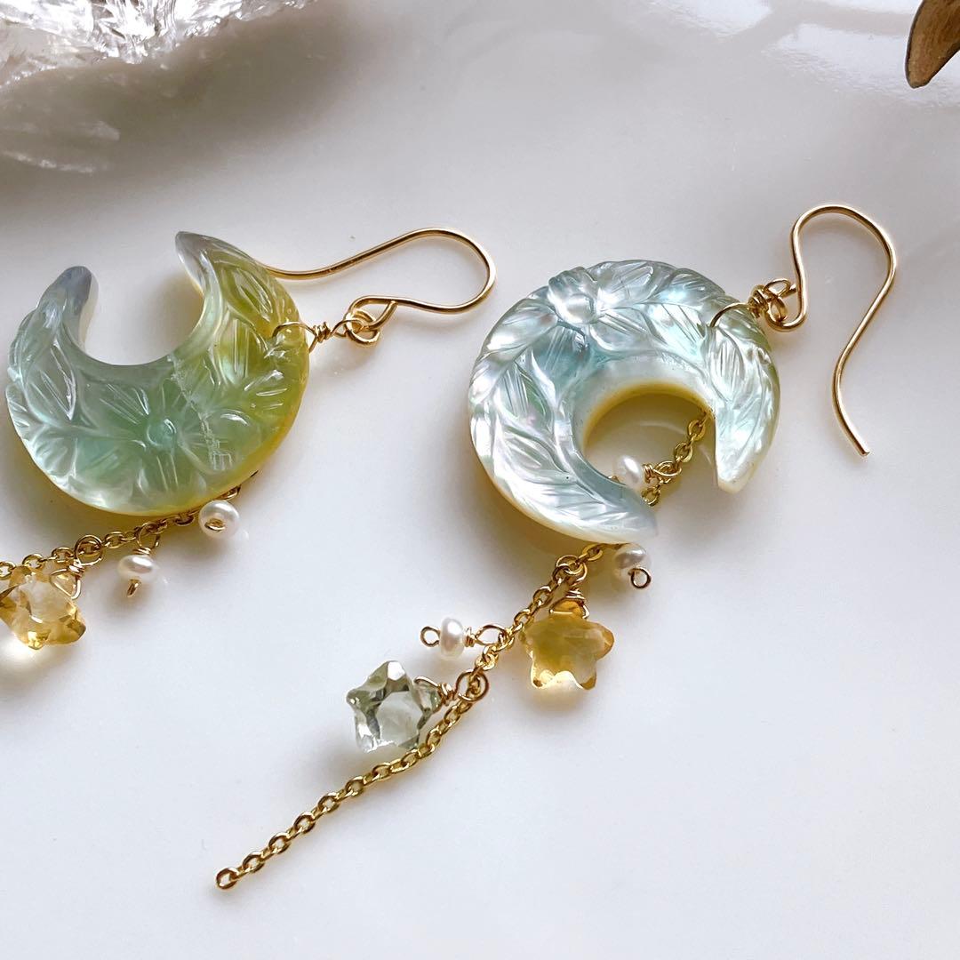 白妙◆ムーンカービング✧フローライト/MOPダブレットストーンピアス