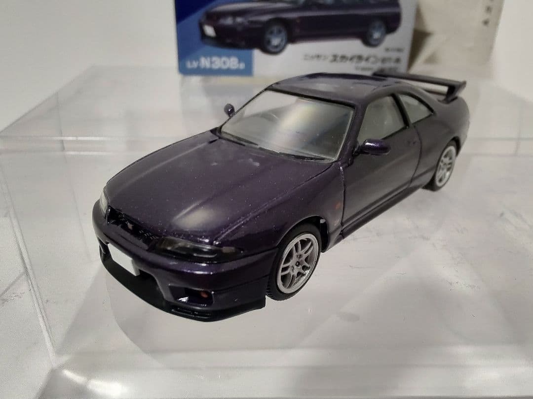 トミカリミテッドヴィンテージネオ スカイライン R33 GT-R