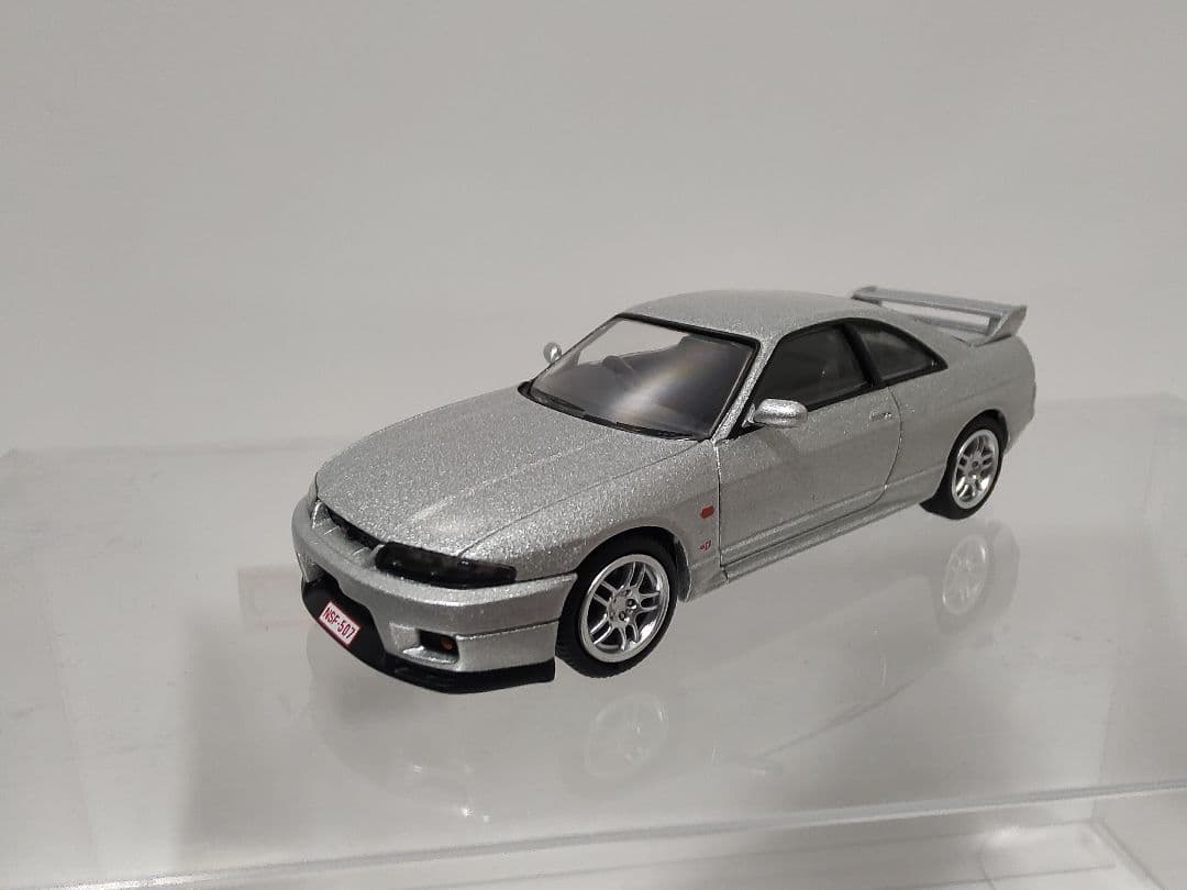トミカリミテッドヴィンテージネオ スカイライン R33 GT-R