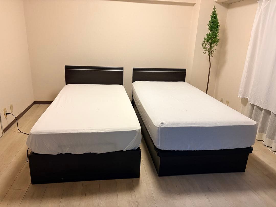 ドリームベッド (介護可能電動式ベッドと、収納式ベッド)