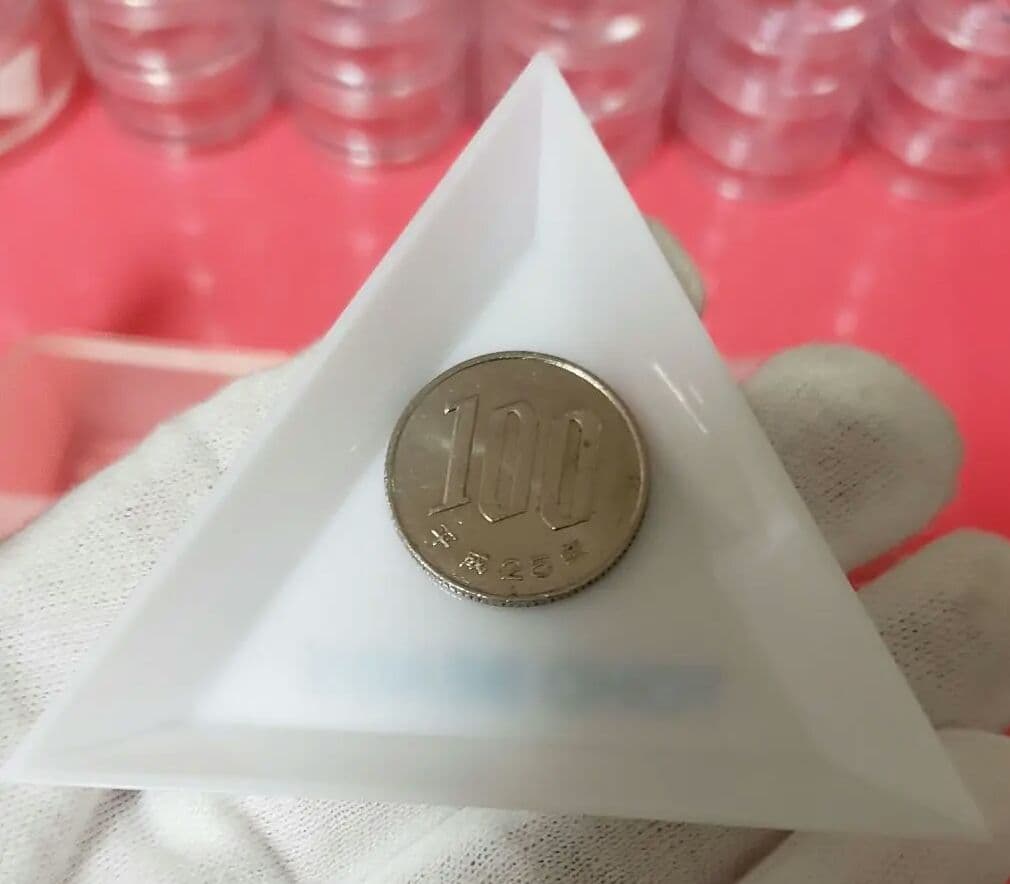 円柱形等.　ケースや三角皿のセット