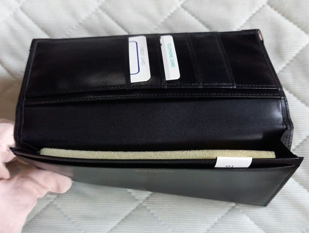 GIVENCHY　ペア長財布