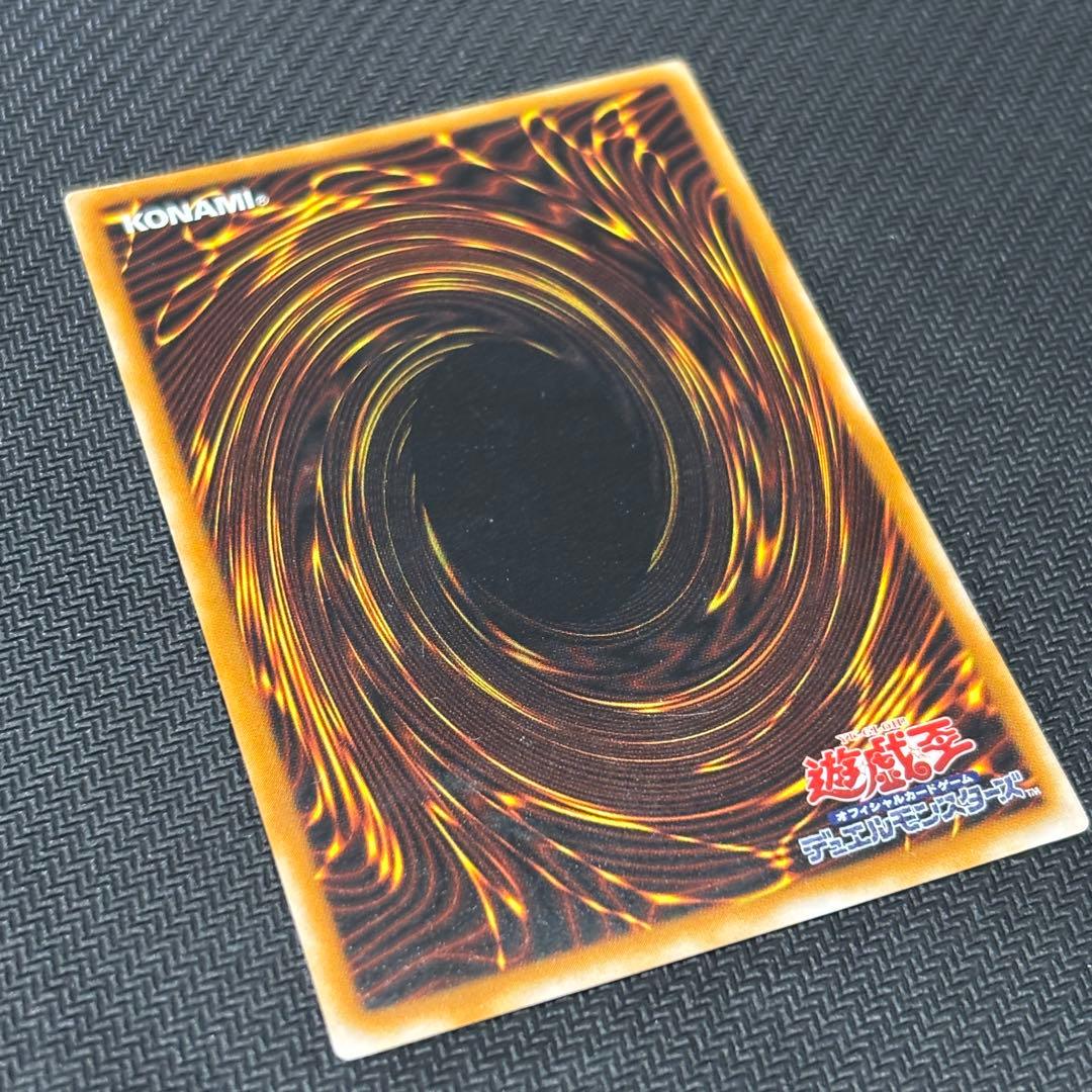 【準美品〜美品】遊戯王 ブラックマジシャン 旧レリーフ