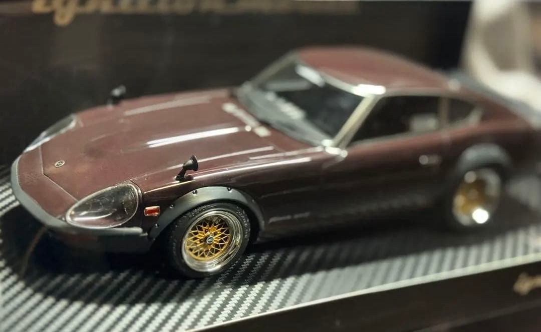 ミニカー Nissan Fairlody 240ZG (HS30) 1/18