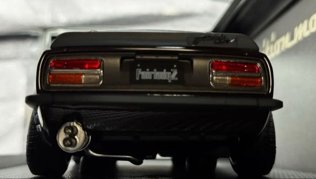 ミニカー Nissan Fairlody 240ZG (HS30) 1/18