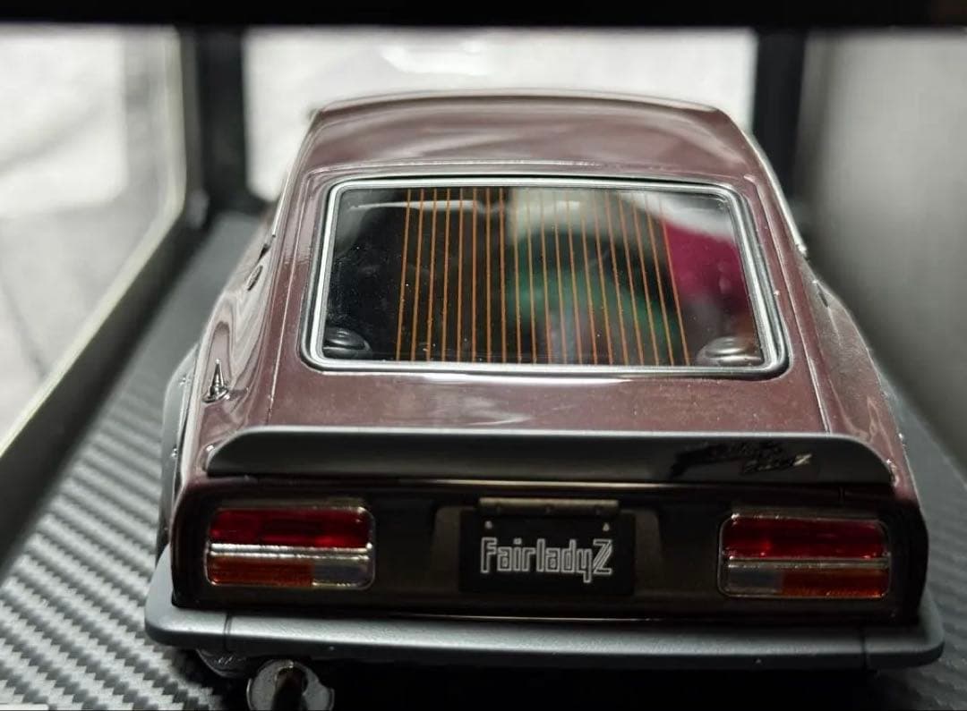 ミニカー Nissan Fairlody 240ZG (HS30) 1/18