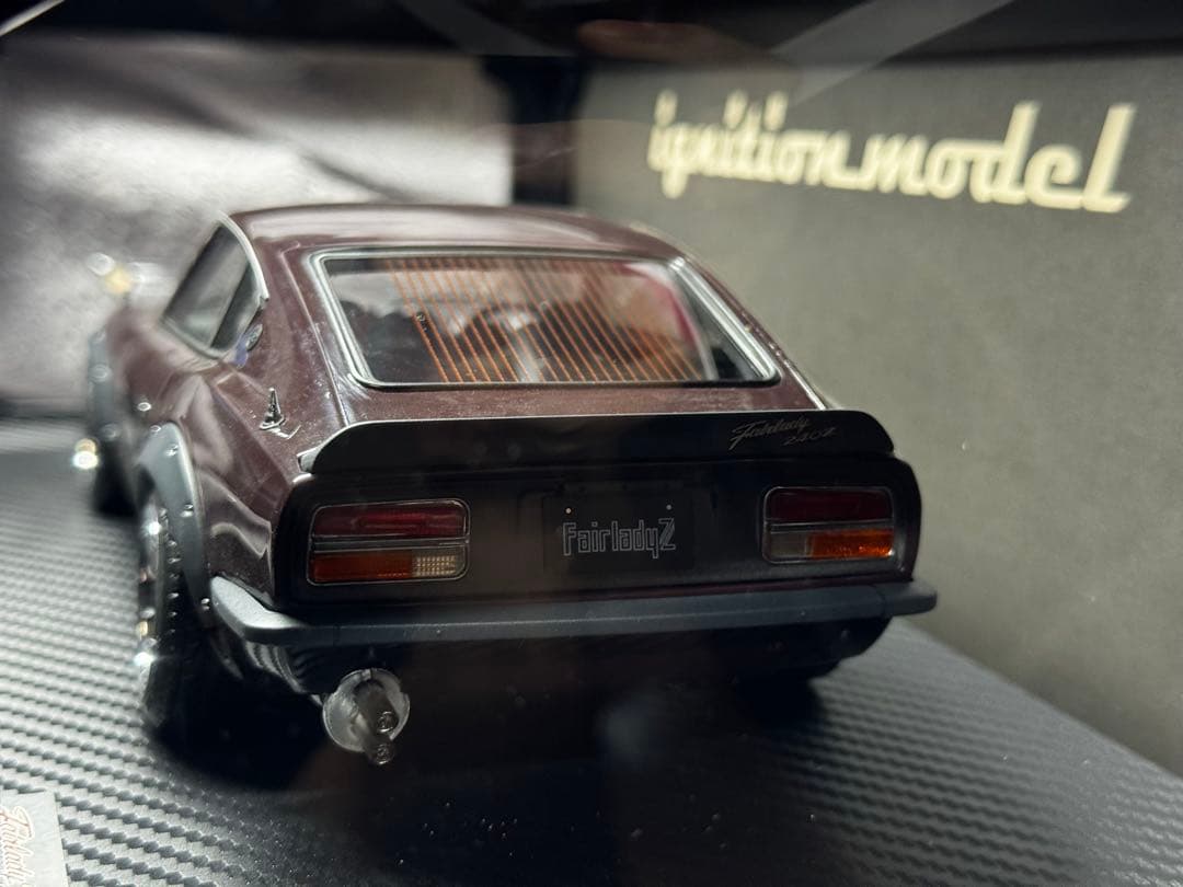 ミニカー Nissan Fairlody 240ZG (HS30) 1/18