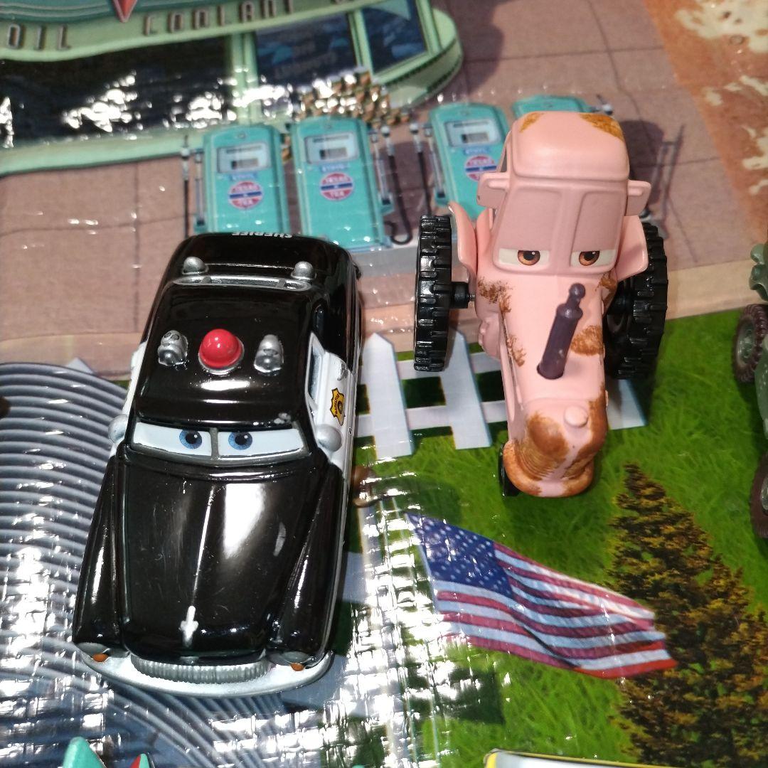 カーズ　トミカ　１５台　マテル　９台　プレイマット　まとめ売り