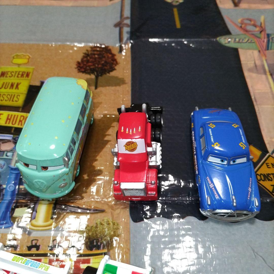 カーズ　トミカ　１５台　マテル　９台　プレイマット　まとめ売り