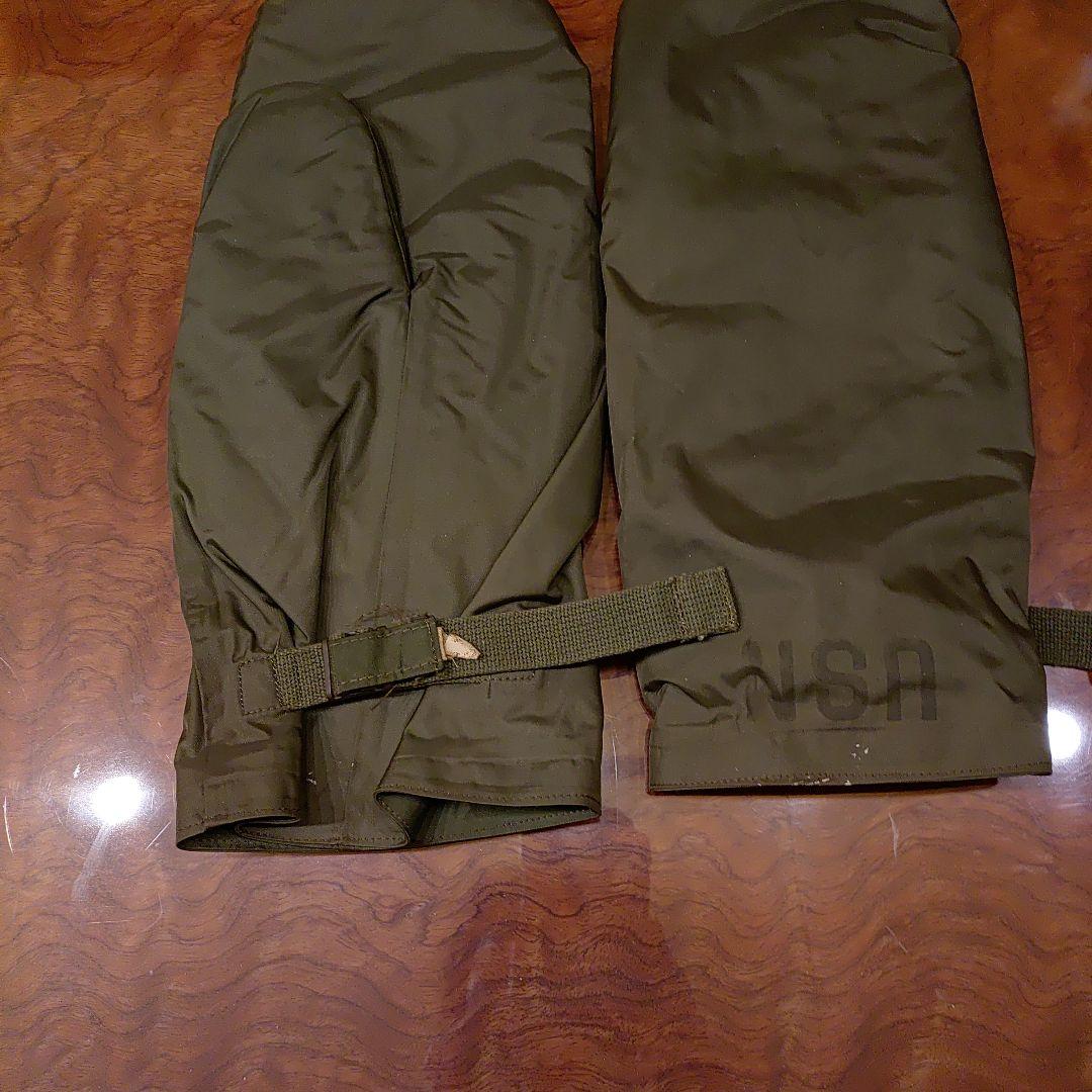 おそらく　60年前の　トリガーミトンです。 マニアにどうぞ宜しくお願い致します。