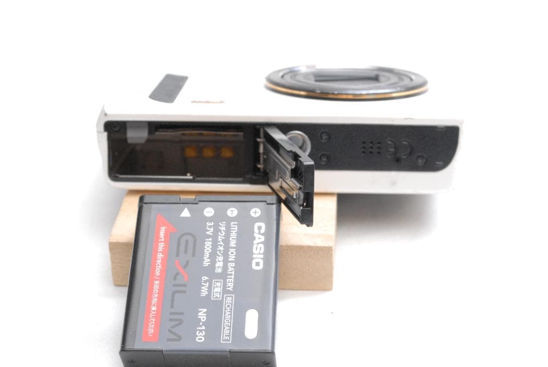 CASIO EXILIM EX-ZR100 (良品）