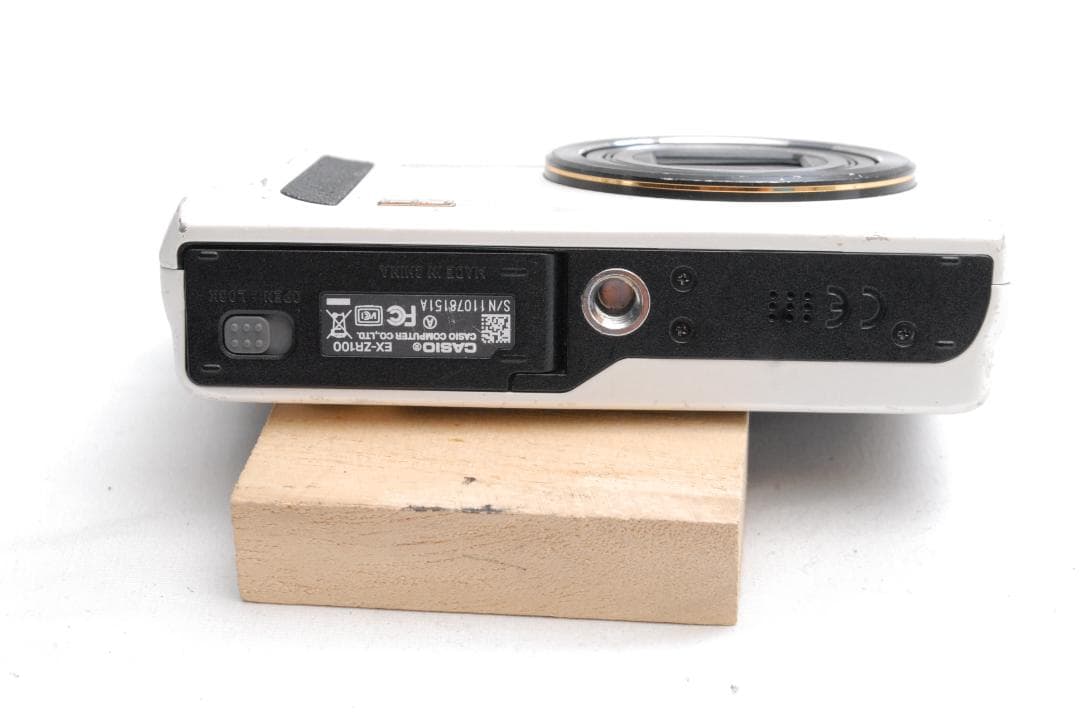 CASIO EXILIM EX-ZR100 (良品）